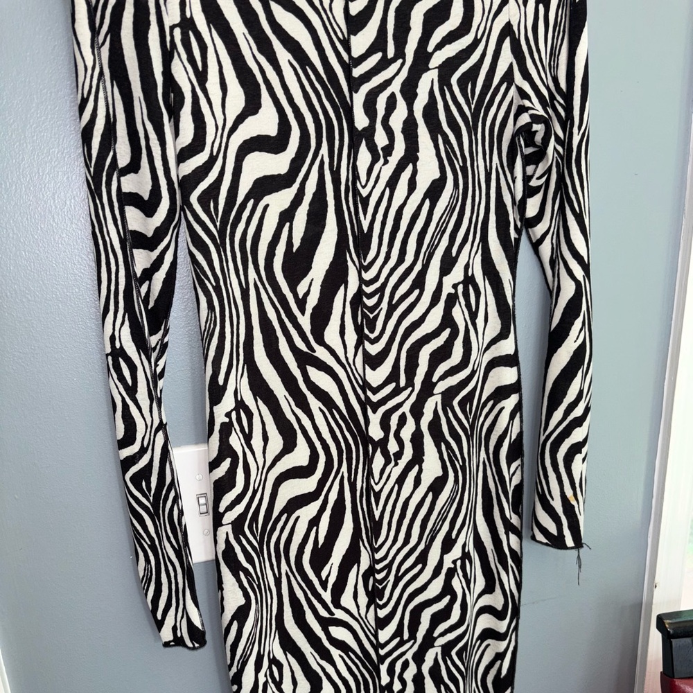 Fashion Nova Black and White Bodycon V-Neck Dress